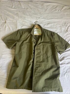 Frame Denim Short Sleeve Button-Up Shirt in Olive